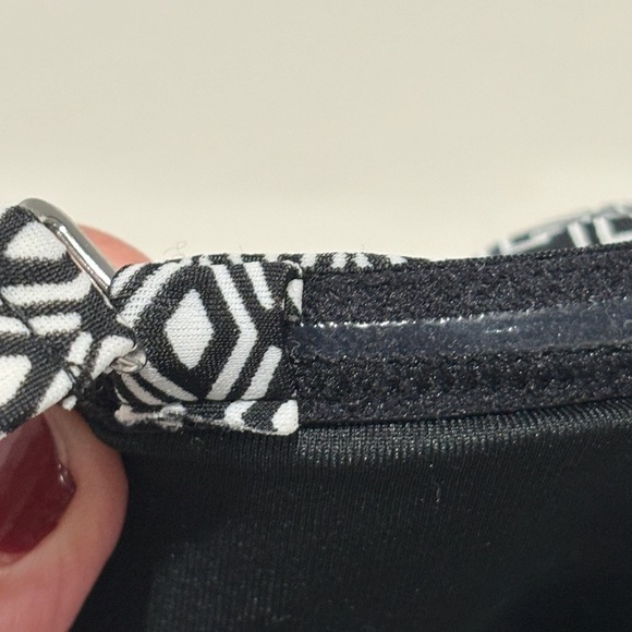 DKNY Bandeau Maillot One Piece Swimsuit Black & White Geometric Print size large - Picture 7 of 15